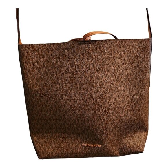 Michael Kors MK Brown Monogram Brown Shoulder Bag - Picture 2 of 7